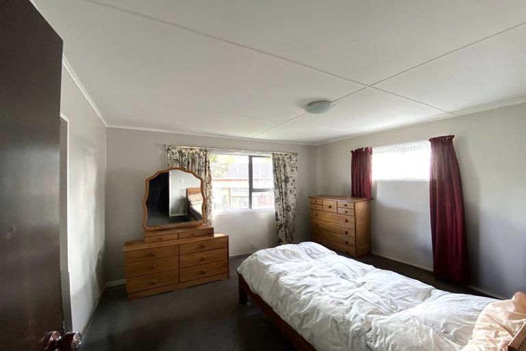 Photo of property in 75 Horokiwi Road West, Newlands, Wellington, 6037