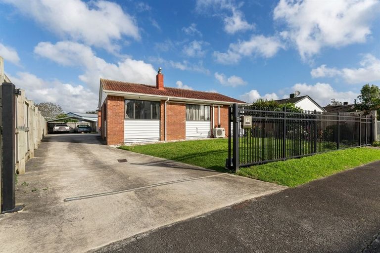 Photo of property in 9 Gwendoline Avenue, Te Atatu Peninsula, Auckland, 0610