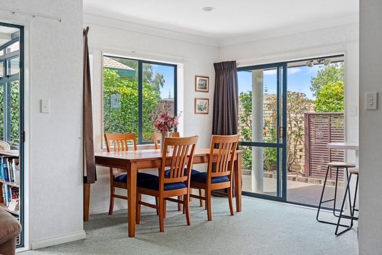 Photo of property in 10 Sandhurst Drive, Papamoa Beach, Papamoa, 3118