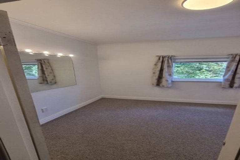 Photo of property in 94 Kelburn Parade, Kelburn, Wellington, 6012