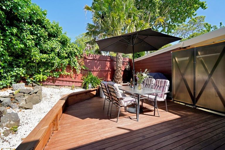 Photo of property in 74 Colwill Road, Massey, Auckland, 0614