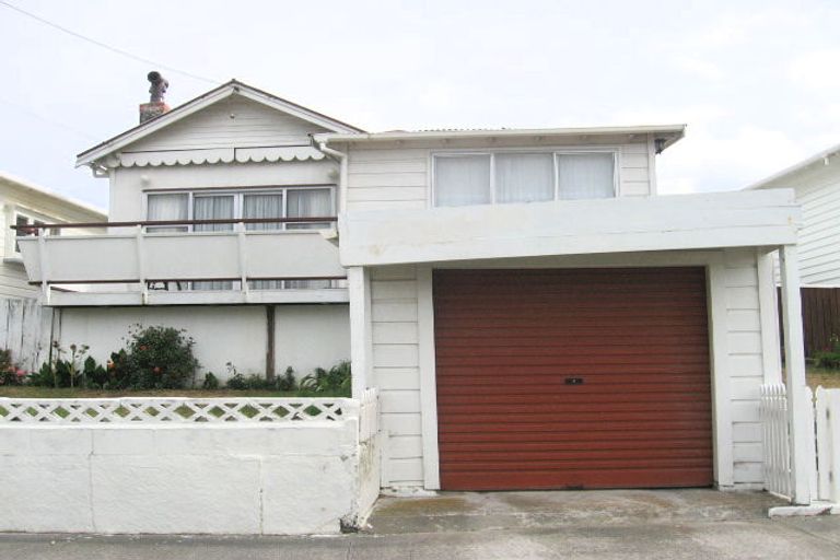 Photo of property in 37 Palm Avenue, Lyall Bay, Wellington, 6022