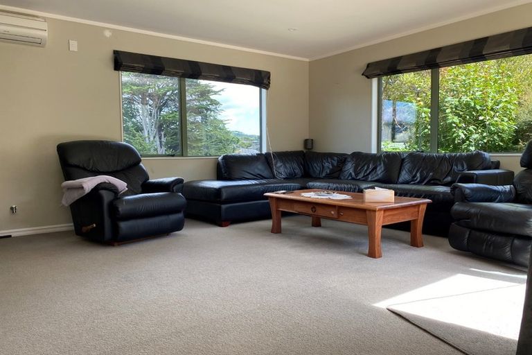 Photo of property in 28 Saunders Close, Whitby, Porirua, 5024