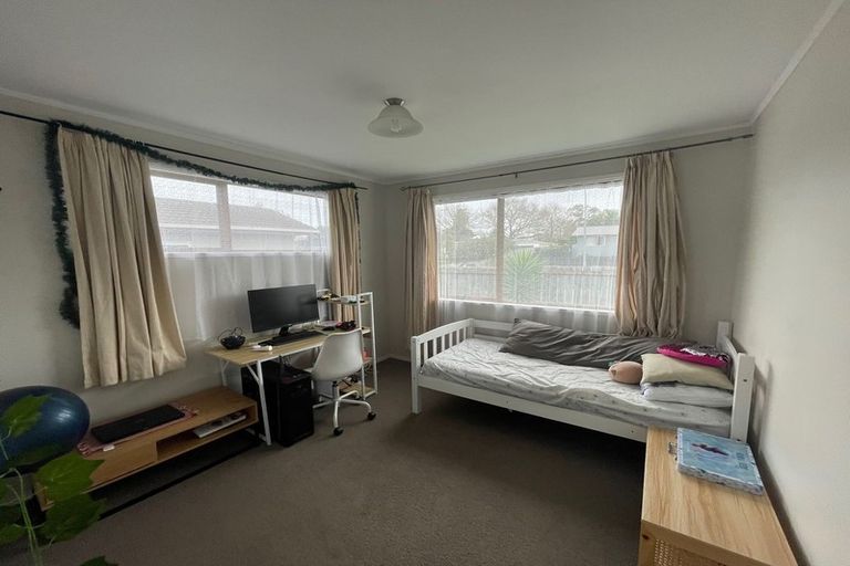 Photo of property in 15 Lisa Rise, Half Moon Bay, Auckland, 2012