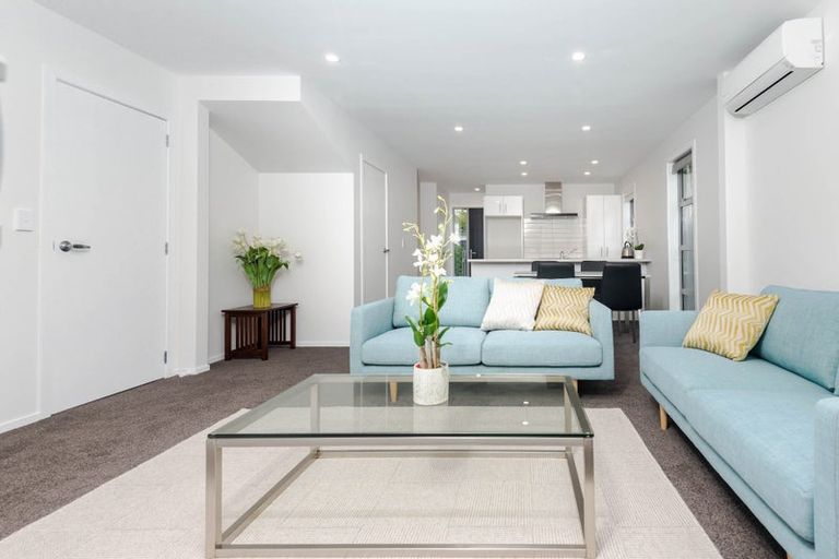 Photo of property in 27d Ranui Terrace, Tawa, Wellington, 5028