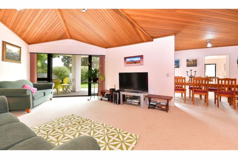 Photo of property in 27 Maygrove Drive, Orewa, 0931