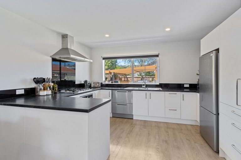 Photo of property in 24 Wades Avenue, Saint Martins, Christchurch, 8022