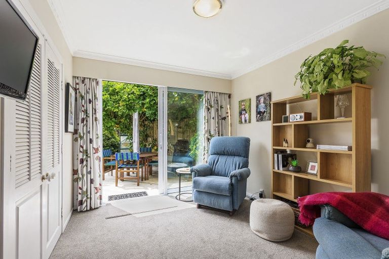 Photo of property in 12 Madison Place, Miramar, Wellington, 6022