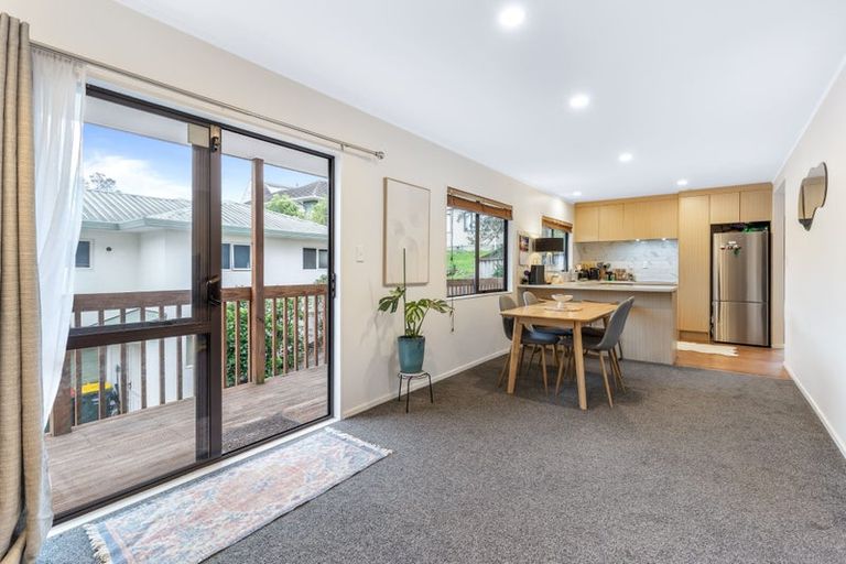 Photo of property in 1/1018 East Coast Road, Fairview Heights, Auckland, 0630