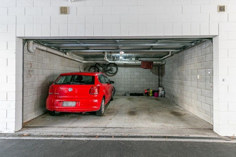 Photo of property in Pirie Street Townhouses, 4/35 Pirie Street, Mount Victoria, Wellington, 6011