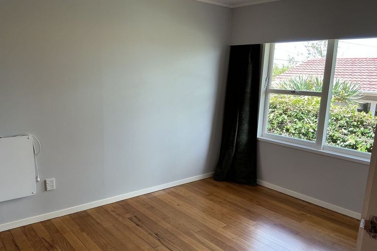 Photo of property in 2/30 Sunnynook Road, Sunnynook, Auckland, 0620