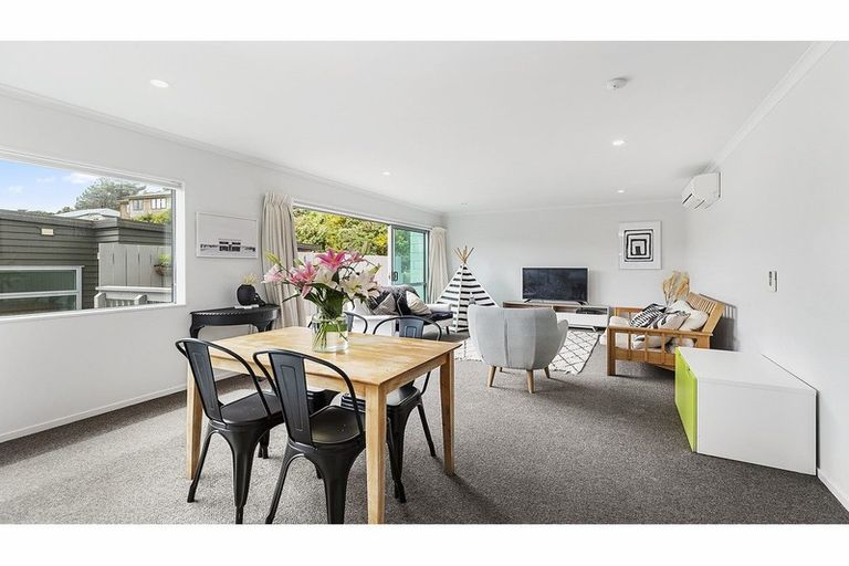 Photo of property in 19 Cresswell Place, Johnsonville, Wellington, 6037