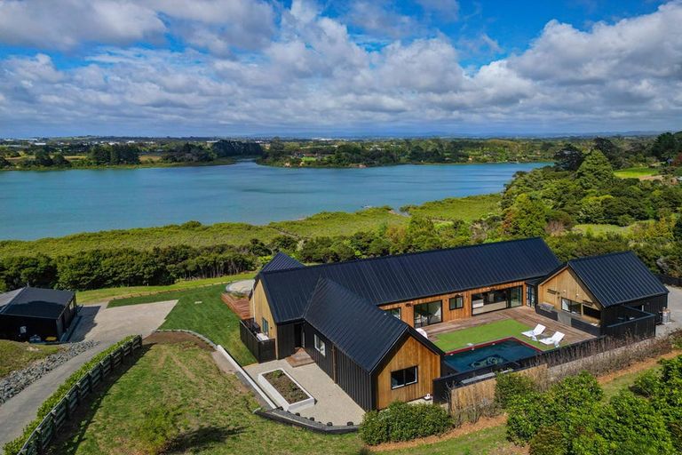 Photo of property in 31 James Paige Lane, Riverhead, 0793