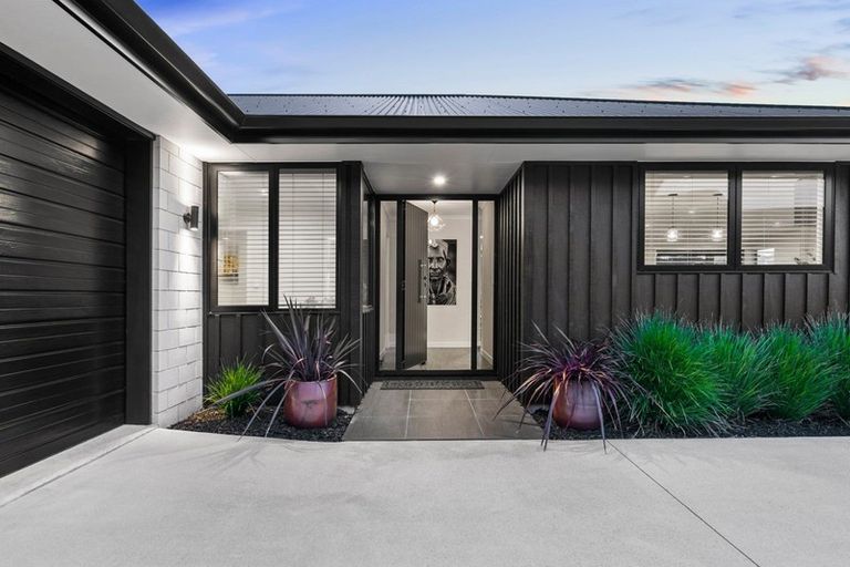 Photo of property in 318 Lakes Boulevard, Pyes Pa, Tauranga, 3112