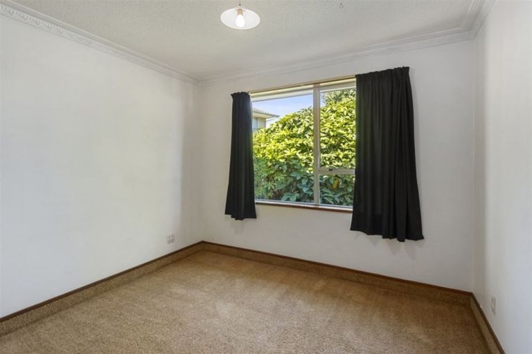 Photo of property in 43 Malabar Crescent, Broomfield, Christchurch, 8042