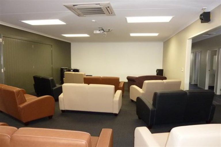 Photo of property in Woodlands Villas, 17a Sherwill Street East, Feilding, 4702