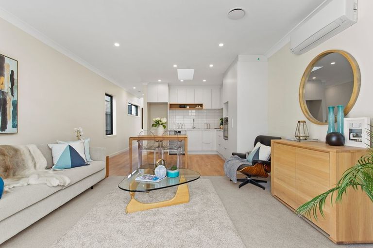 Photo of property in 15 Periko Way, Takanini, 2112