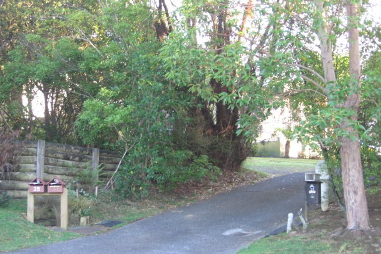 Photo of property in 33 Mannering Place, Hillcrest, Auckland, 0627