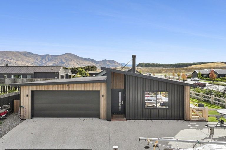 Photo of property in 3 Mount Prospect Lane, Wanaka, 9305