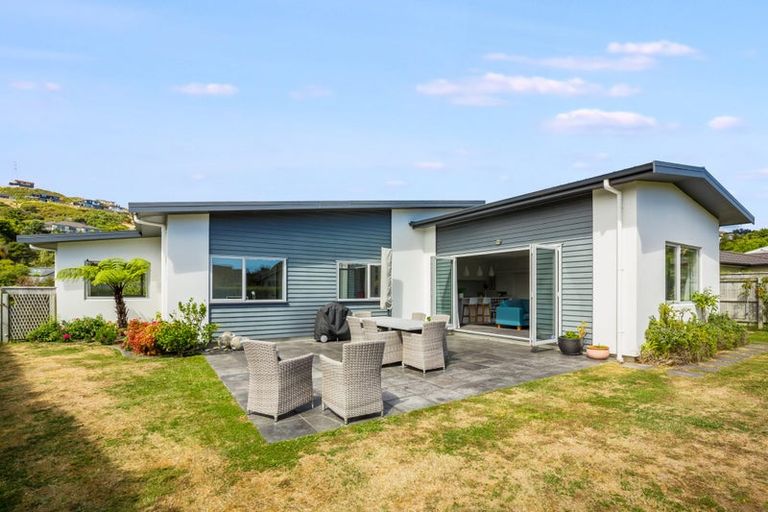 Photo of property in 52 Resolution Drive, Whitby, Porirua, 5024