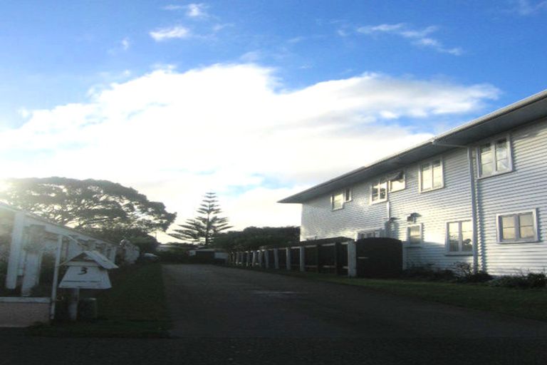 Photo of property in 3 Woburn Place, Takaro, Palmerston North, 4412