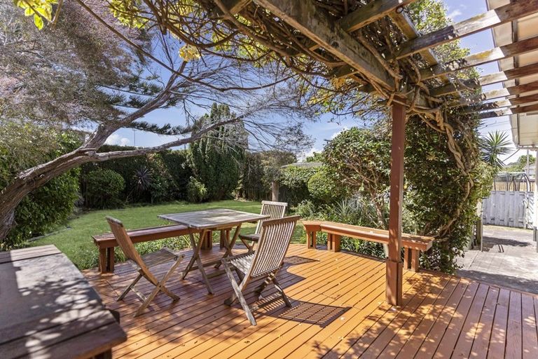 Photo of property in 13 Matapouri Road, Mangere Bridge, Auckland, 2022