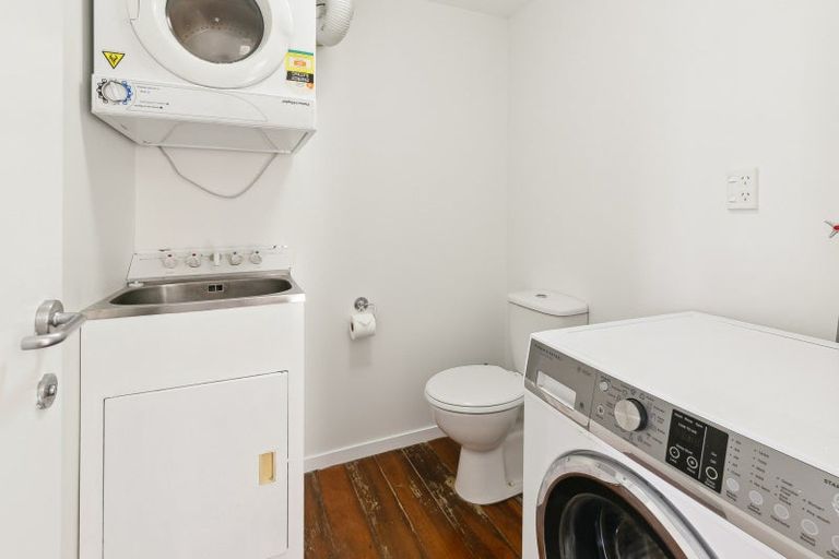 Photo of property in 174 Queens Drive, Lyall Bay, Wellington, 6022