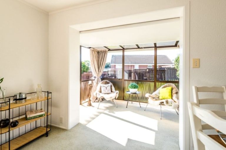 Photo of property in 2/2 Cairngorm Place, Highland Park, Auckland, 2010