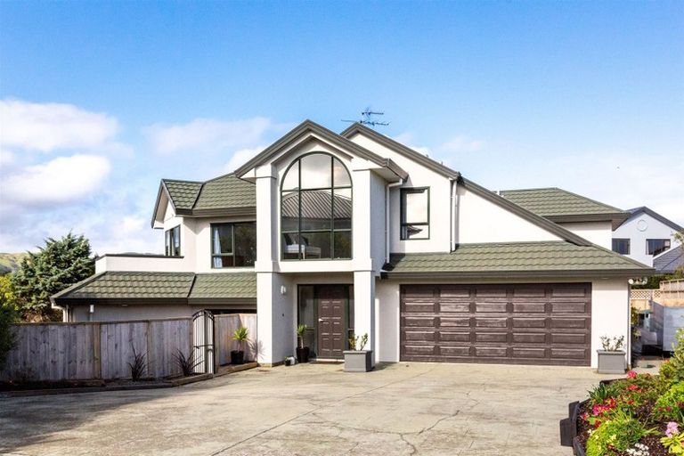 Photo of property in 22 Lanyon Place, Whitby, Porirua, 5024
