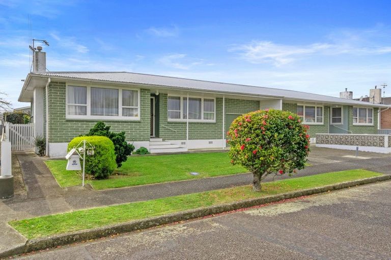 Photo of property in 43 Karaka Crescent, Levin, 5510