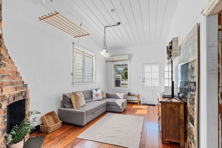 Photo of property in 163 Lemon Street, Strandon, New Plymouth, 4312