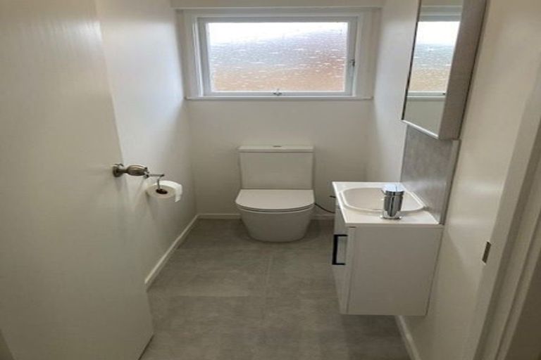 Photo of property in 1/2 Kurnell Drive, Botany Downs, Auckland, 2010