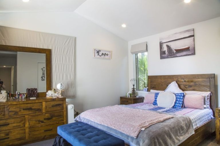 Photo of property in 56a Reynella Drive, Massey, Auckland, 0614