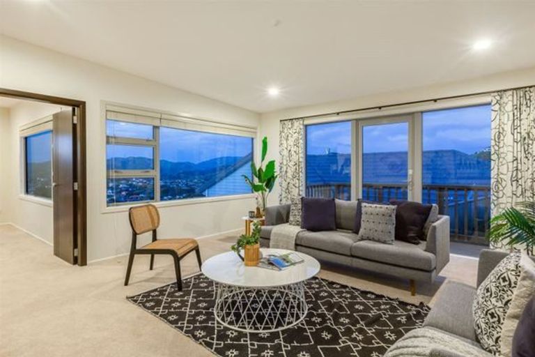 Photo of property in 20 Madeira Close, Whitby, Porirua, 5024