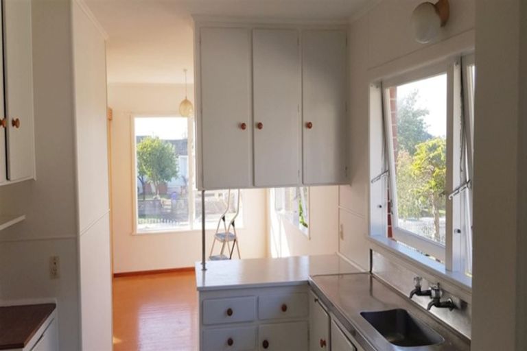 Photo of property in 12 Mickle Street, Te Atatu South, Auckland, 0610