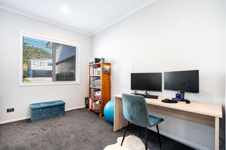 Photo of property in 3 Okataina Way, Aotea, Porirua, 5024