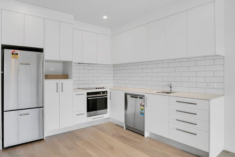 Photo of property in 25 Potter Avenue, Northcote, Auckland, 0627