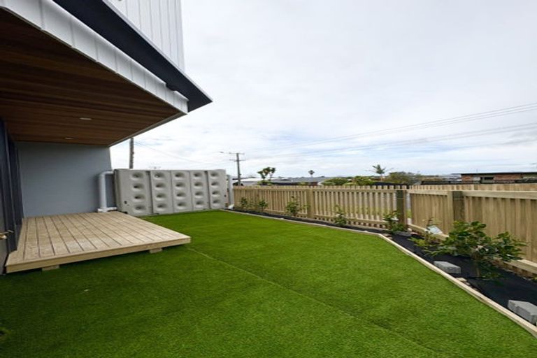 Photo of property in 14c Elcoat Avenue, Te Atatu South, Auckland, 0610