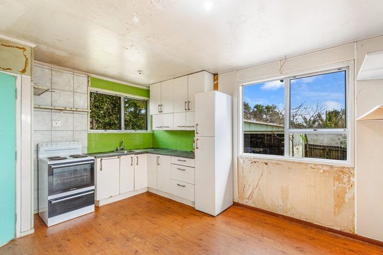 Photo of property in 19 Doone Place, Massey, Auckland, 0614