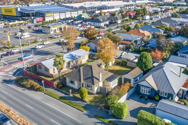 Photo of property in 193 Main North Road, Redwood, Christchurch, 8051