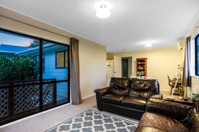 Photo of property in 49 Omapere Street, Whitby, Porirua, 5024