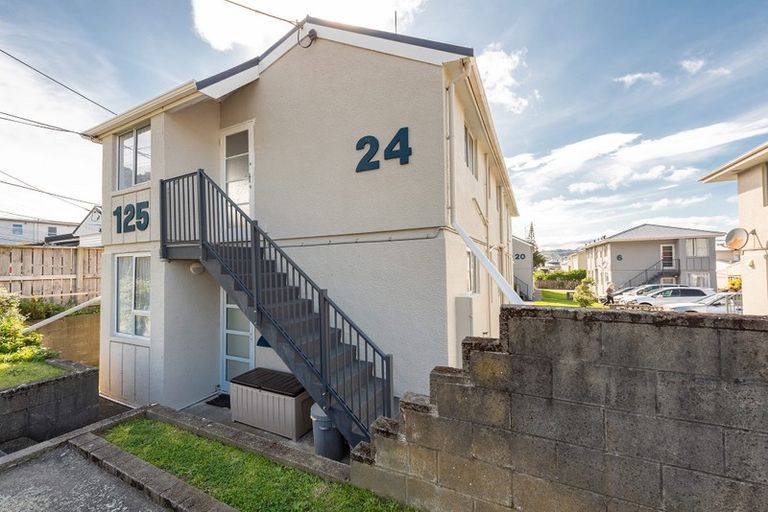 Photo of property in 24/125u Queens Drive, Lyall Bay, Wellington, 6022