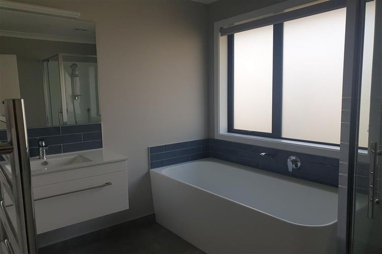 Photo of property in 42 Rose Leigh Drive, Cambridge, 3434