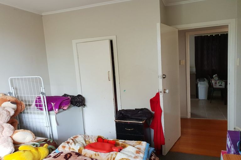 Photo of property in 19 Paton Avenue, Te Atatu South, Auckland, 0610