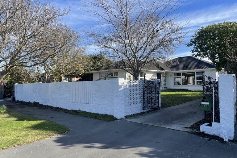 Photo of property in 17 Oakfield Street, Burnside, Christchurch, 8053