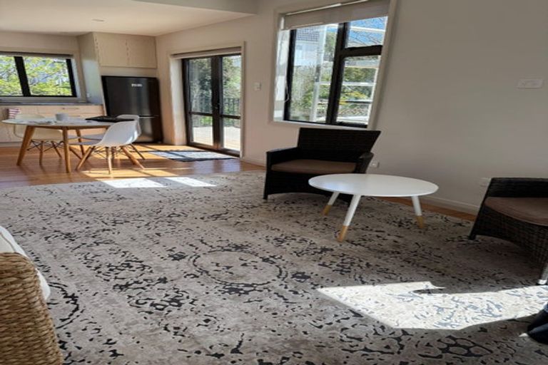 Photo of property in 1 Renown Road, Raumati South, Paraparaumu, 5032