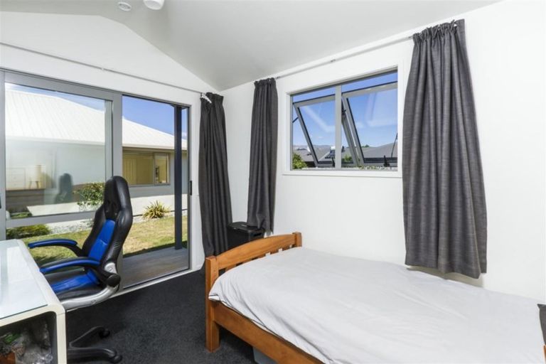 Photo of property in 33 Monaco View, Stoke, Nelson, 7011