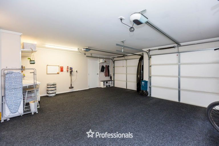 Photo of property in 2 Chalfont Road, Silverstream, Upper Hutt, 5019