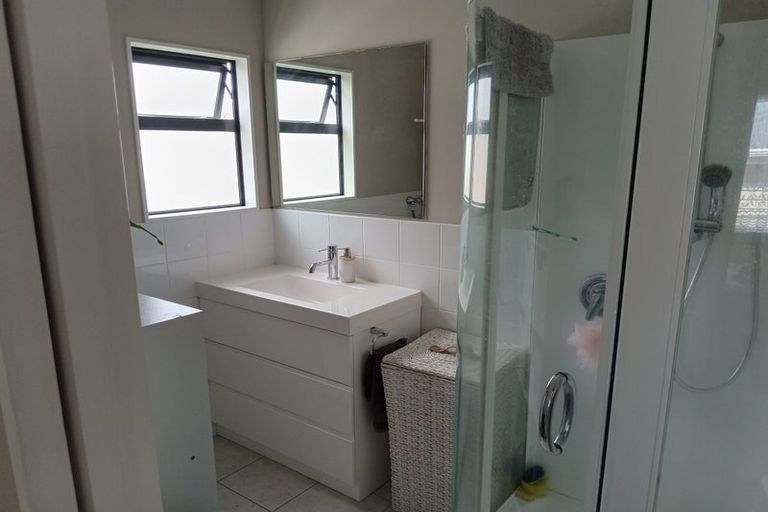 Photo of property in 2 Preston Avenue, Henderson, Auckland, 0610