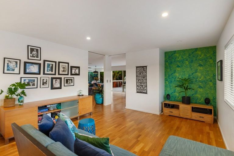 Photo of property in 23 Esther Place, Red Beach, 0932